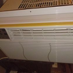 6000 BTU Window AC BLOWS ICE COLD AND Whisper Quiet 