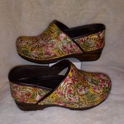 Dansko XP Size 37 Tropical Flora Tooled Leather Nursing Clogs for Sale in Otis Orchards WA OfferUp