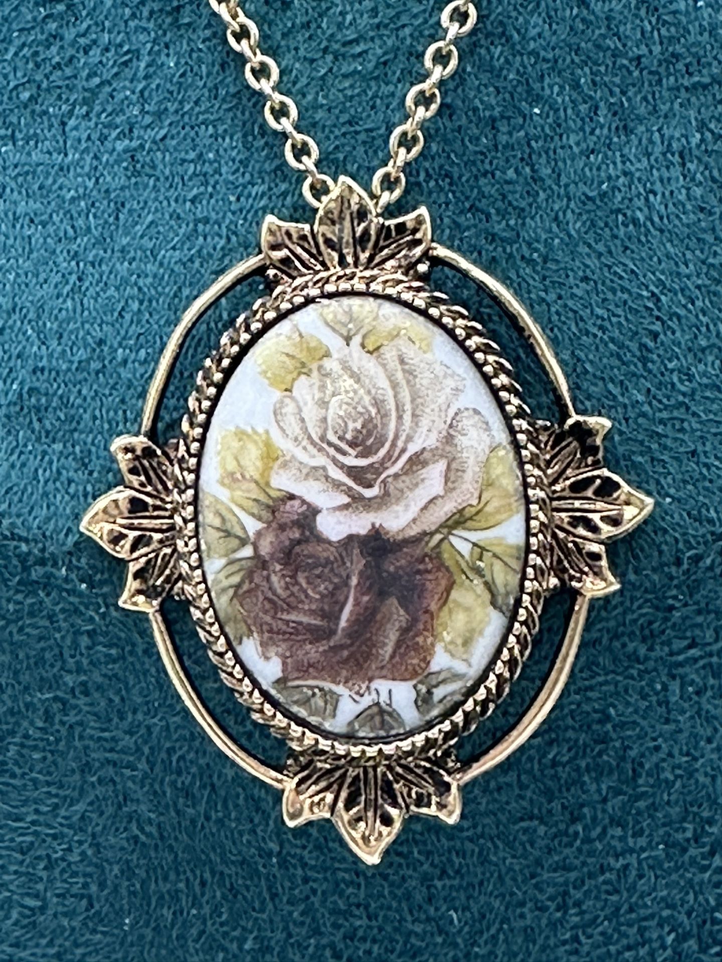 Vintage Sarah Coventry Victorian Style Necklace 23” Great Condition 