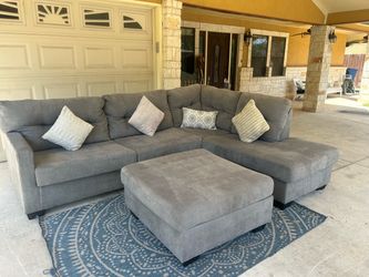 Free Delivery 🚚 Gray Sectional/ Sala Seccional Gris