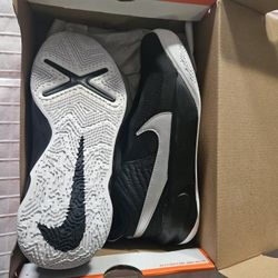 Girls Size 7 Nike Basketball Sneakers