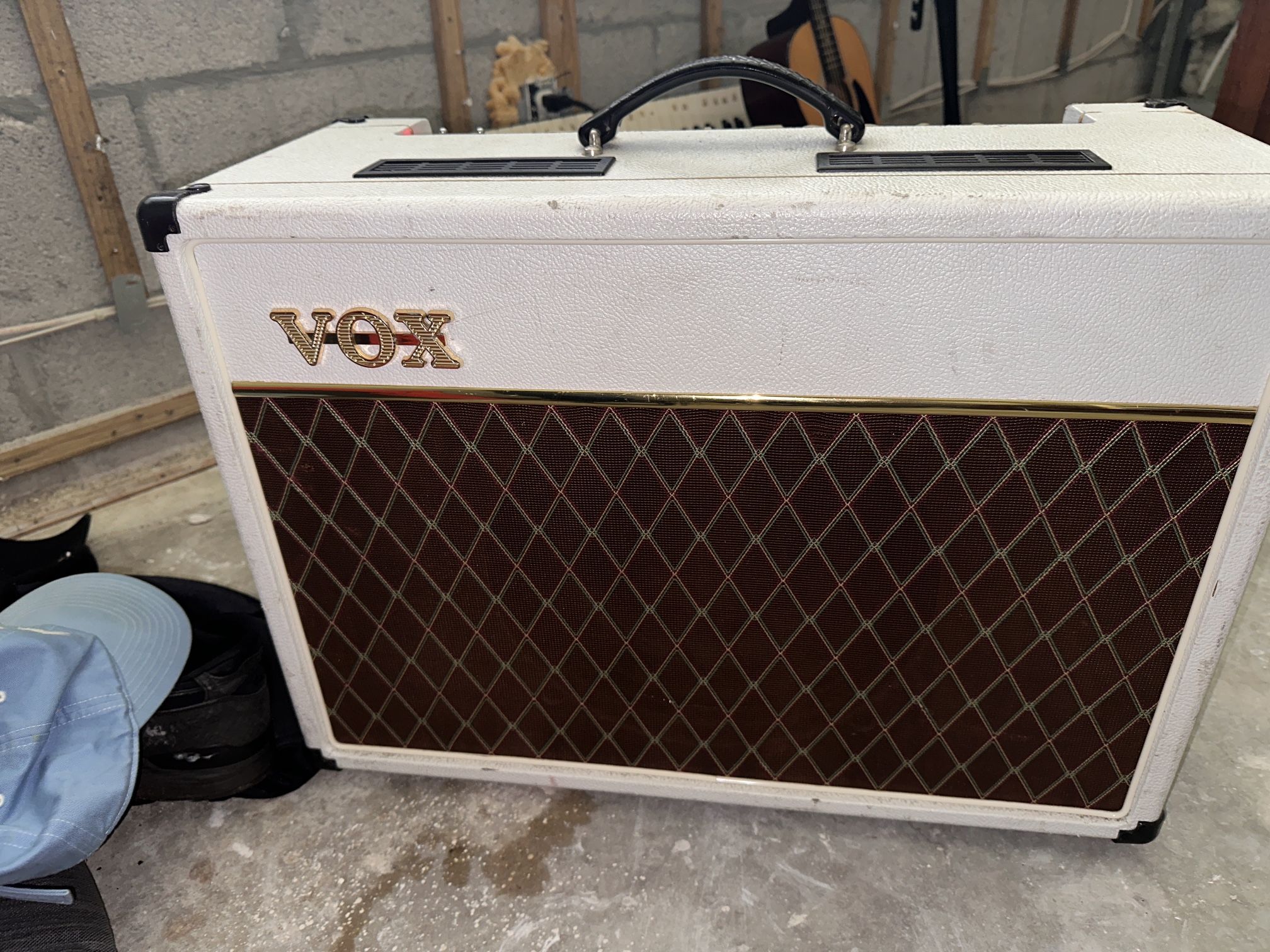 Vox AC15 - 15W 1x12" Guitar Amp, White Bronco Limited Edition w/12" Creamback Guitar Amplifier