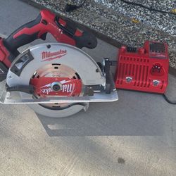 sircular saw milwaukee m18 charger battery