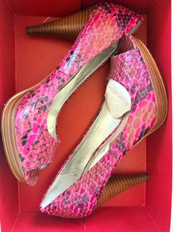 Style&Co size 7.5 Pink Snake Color