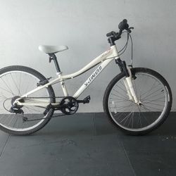 BICYCLE SPECIALIZED 7 SPEED SIZE 24 BRAND NEW 