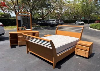 Beautiful Bedroom Set Queen Size Solid Wood Maple Color Like New by Palliser Furniture