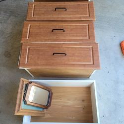 California Style Closet Drawers