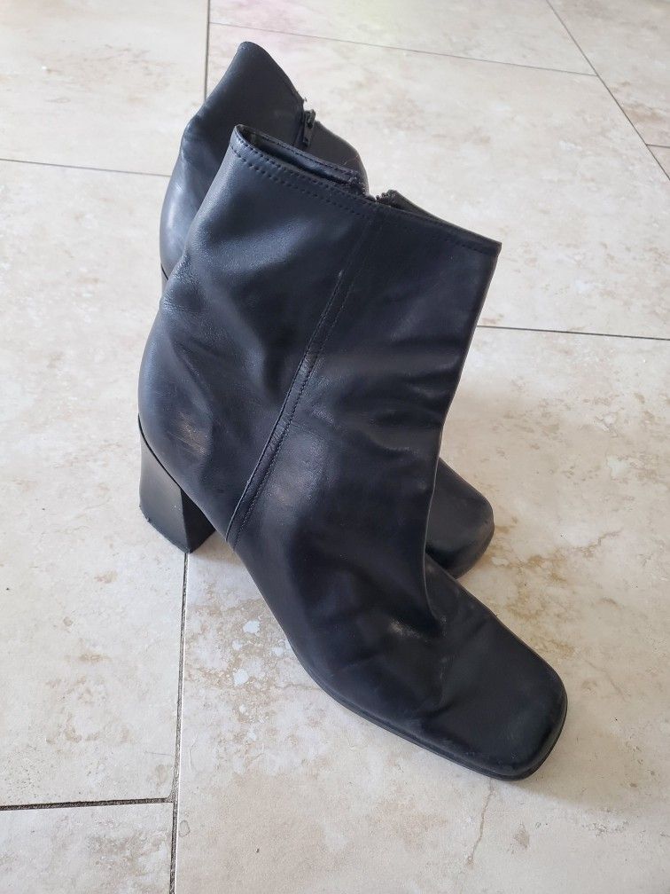 Womens Black Boots Size 9M