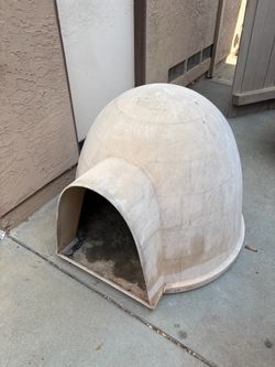 Large Dog Igloo…”Dogloo”