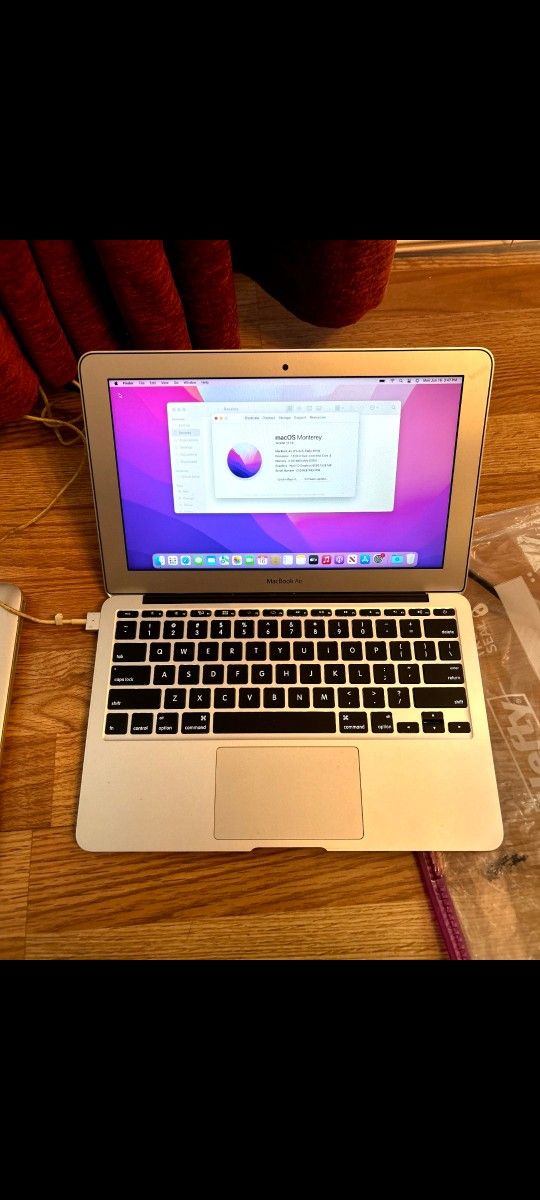 Apple MacBook Air 2015 11 Inch 4 GB i5 120 SSD For Sale