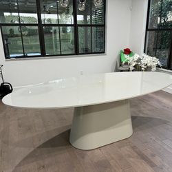 Light Gray Modern Oval Dining Table – Sculptural Base – Excellent Condition
