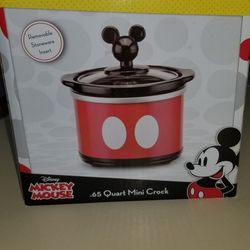 NEW IN BOX.  .65 QUART MINI CROCK DISNEY.  PICK UP MIDDLEBORO ONLY FINAL SALE 