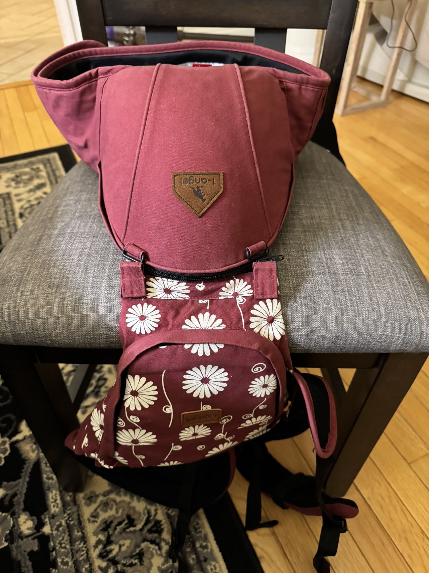 Ergonomic baby carrier with hip seat