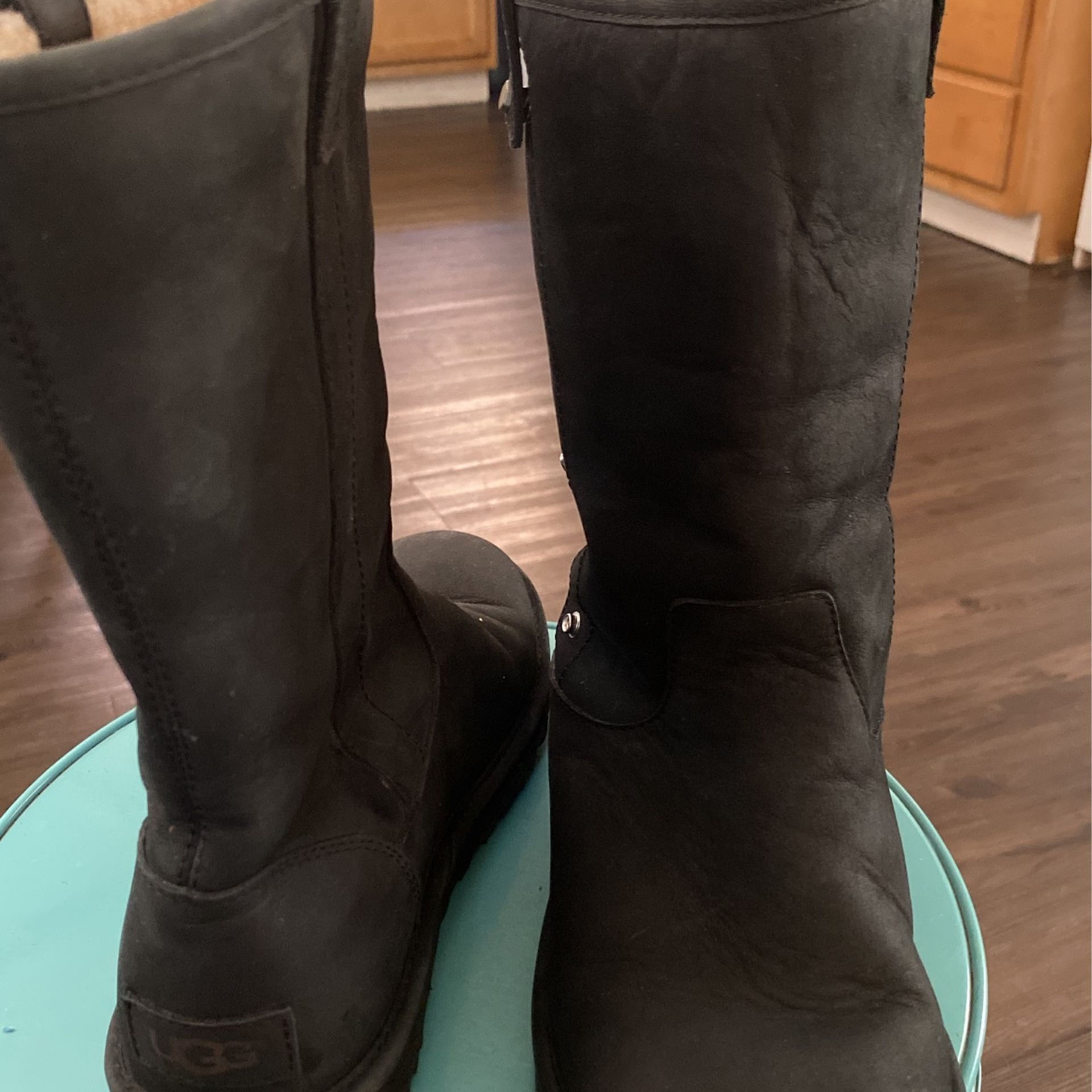 Ugg Leather Boots 🥾 