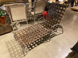 Brown Jordan Strappy Outdoor Lounger