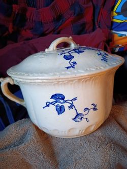 Antique Unmarked Chamber pot Ironstone With Lid Blue And White Embossed Pre-1(contact info removed)4