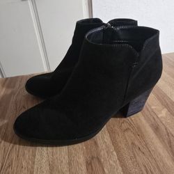 women's boots Size 10 (LAKE ELSINORE)
