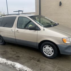 2001 Toyota minivan  mini van