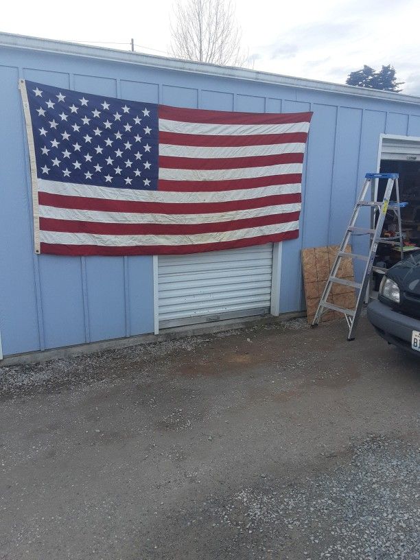 U.S. Flag.  GIANT !!! PRICE REDUCED 