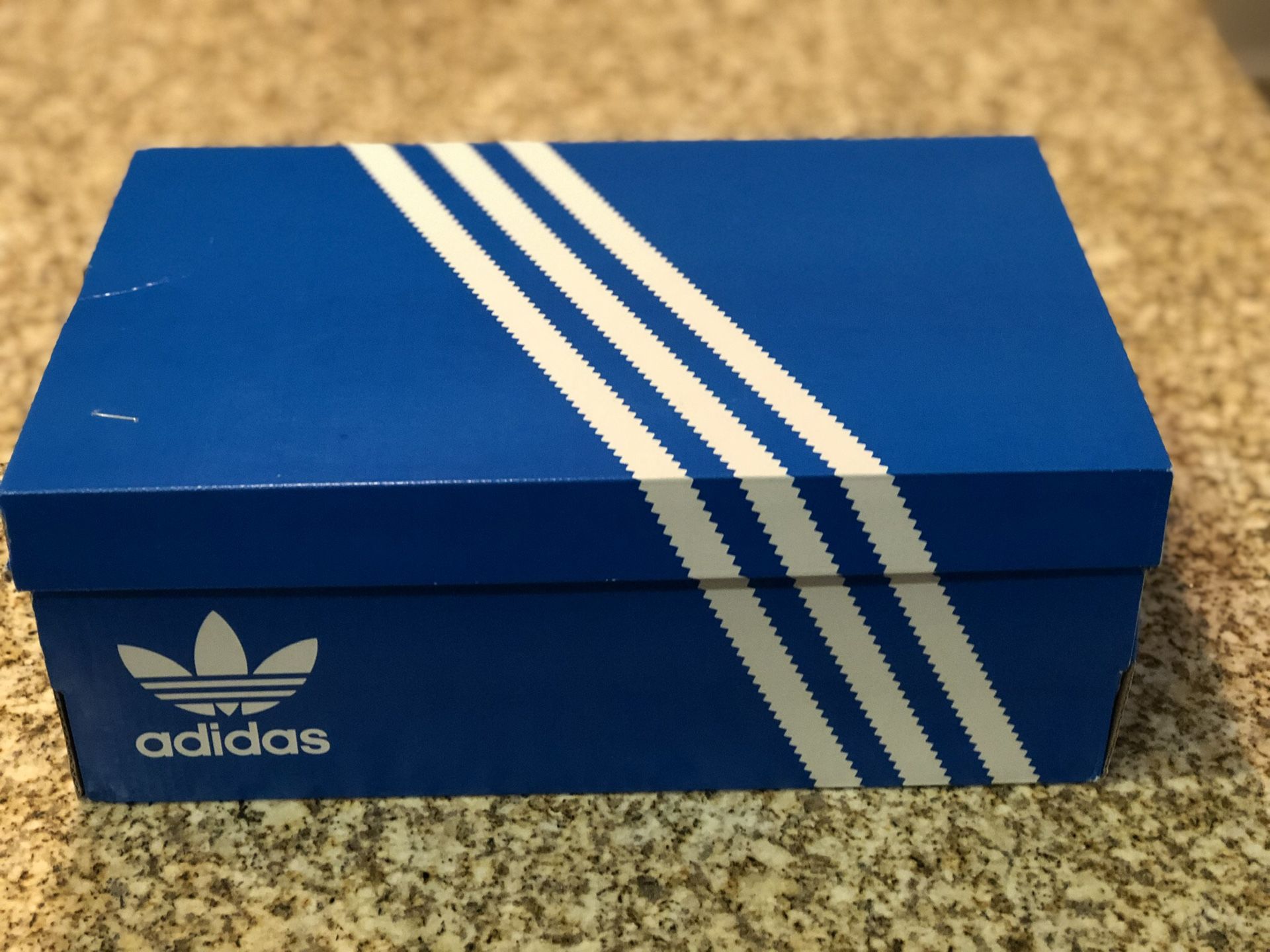 Adidas Super Star women’s 7 1/2