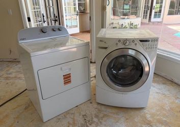 Whirlpool Washer & Dryer Set – Works Great