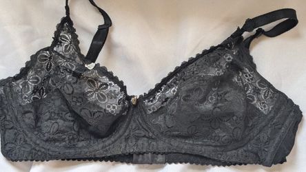 Womens Underwire Bra 34C I Think. Black Lace See Through, Looks & Feels New But Tag Is Cut Out. 3 Hooks. Sexy Peek A Boo. 