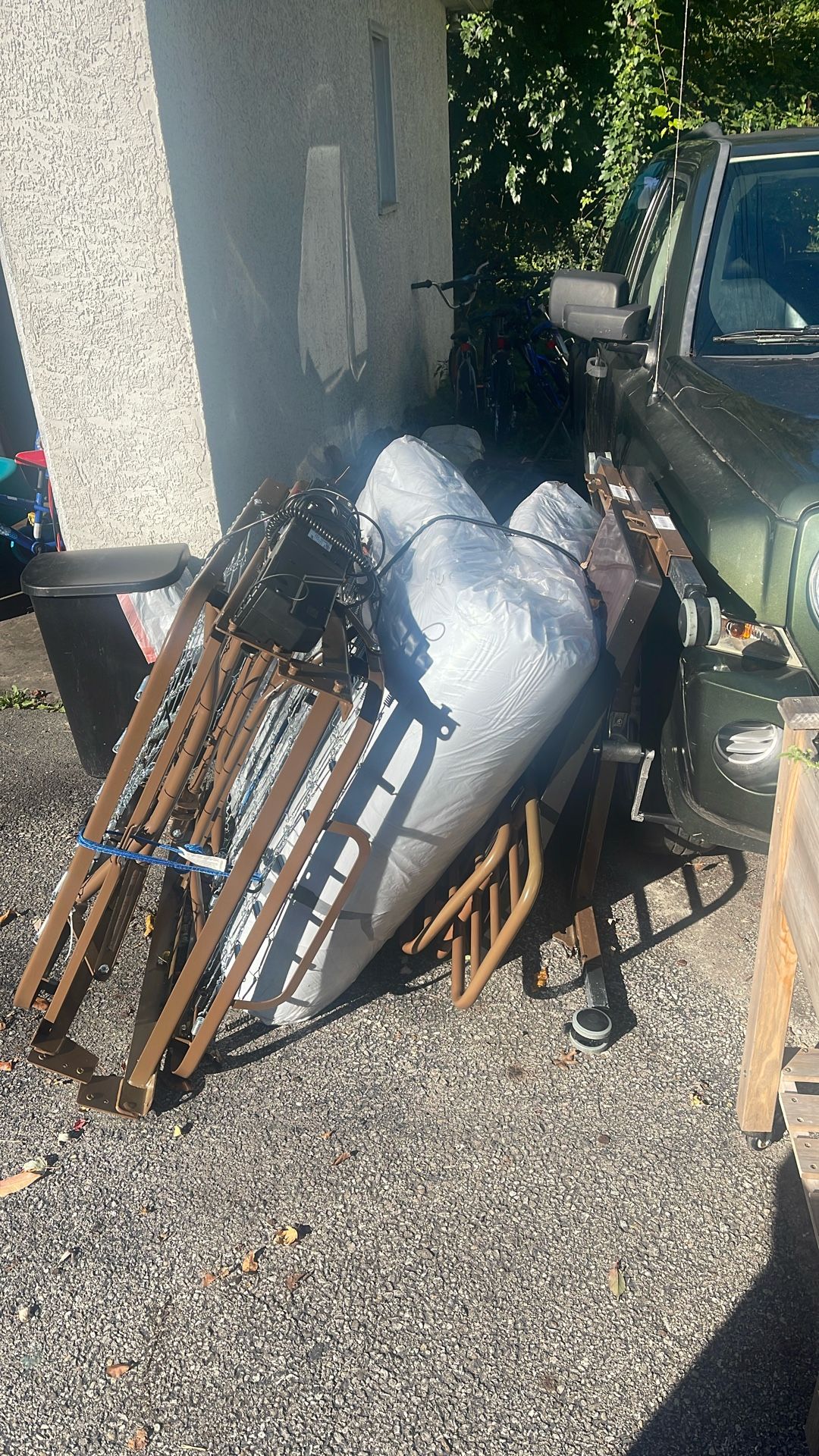 Hospital bed free just gotta pick it up