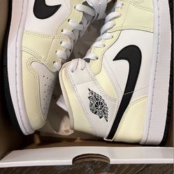 Jordan 1 Mid Coco