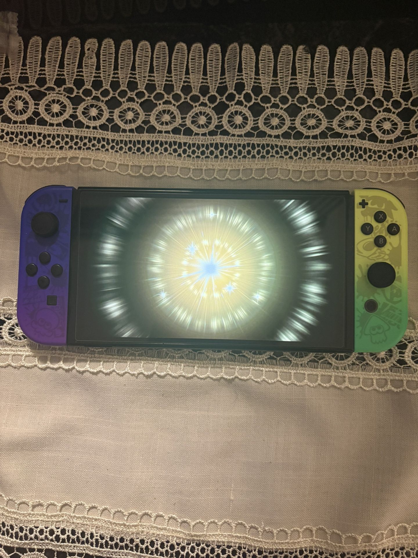 Nintendo Switch OLED Bundle – Splatoon 3 Joy-Cons + Pokémon Arceus + TV Mount