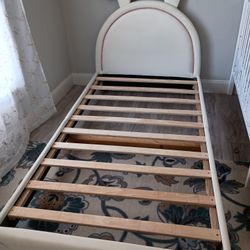 Twin Bed / bunny toddler bed