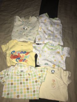 6 leave 0-3 month lot 4 onesies, 2 sleepers