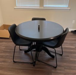 Black Circle Dining Table/4 Chairs