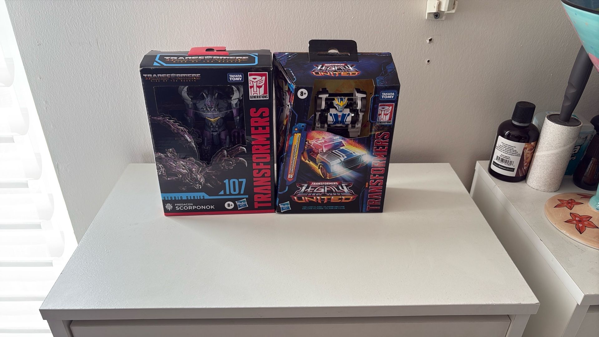 Transformer Legacy Strongarm, Studio Serious 107 Scorponok