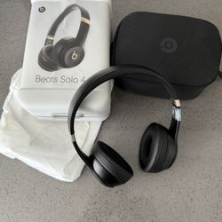 Beats Solo 4 Black/Gold