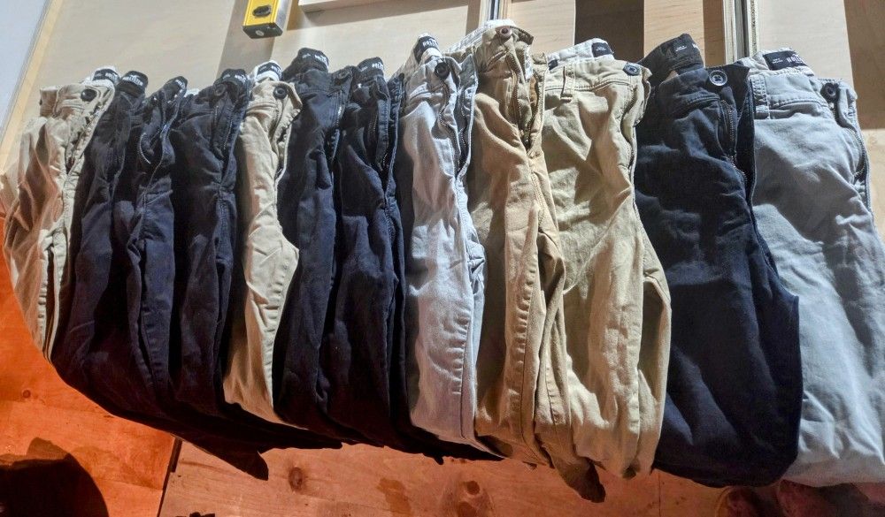 12 Pairs Of Mens Hollister Chino Pants (30x30) AMAZING CONDITION