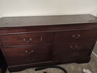 Dresser With Mirror