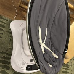 Mamaroo 4 Mom’s Baby Swing