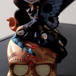 Skull Statue 