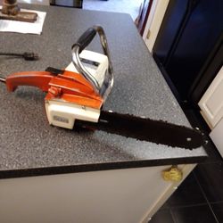 Vintage Sears. Chainsaw. 12" Bar. 1.5/8.HP. Manual Chain Oiler. In Very Good Condition. Oh Yes. It's Electric