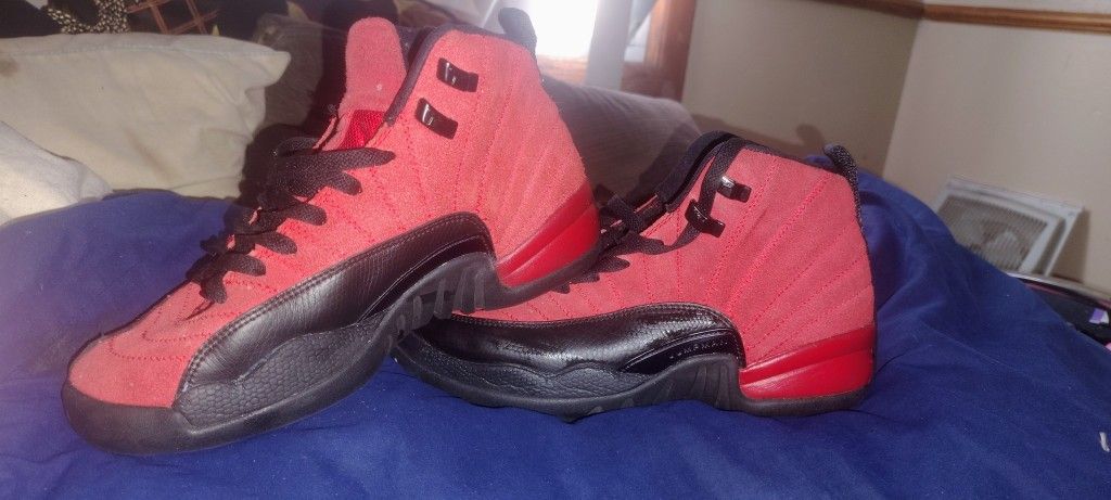 Jordan 12 Retro Reverse Flu 