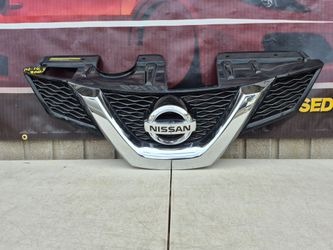 2014 2015 2016 NISSAN ROGUE FRONT BUMPER GRILLE GRILL ORIGINAL USED OEM WITH CAMERA