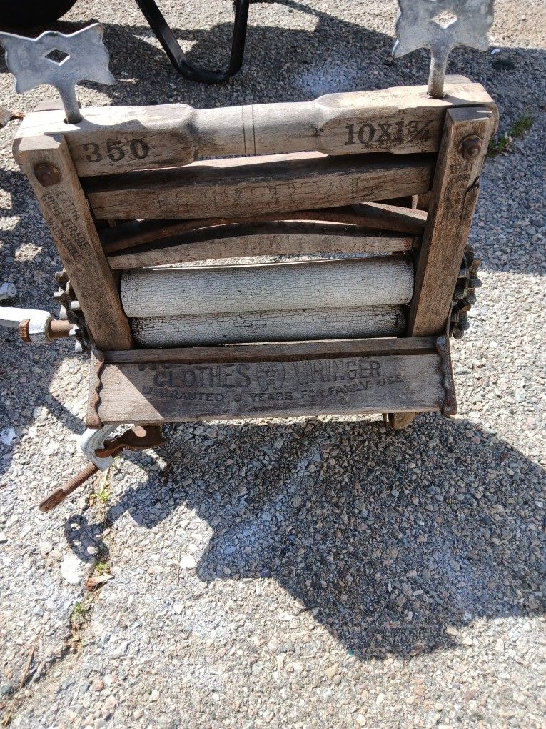 Antique Washer Ringer