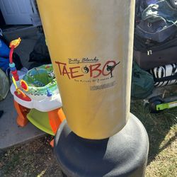 Tae Bo punching body