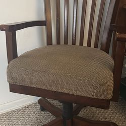 Vintage bankers chair.   Great condition