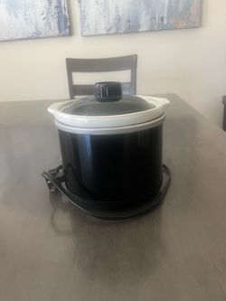 Small Black Slow Cooker with Lid
