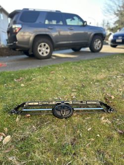 Toyota 4runner OEM Grille