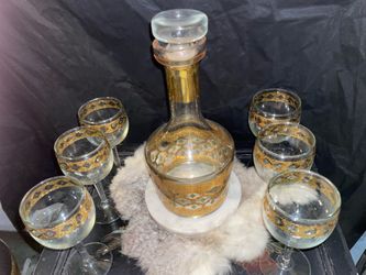 1960s-  Elegant Culverg Valencia glassware set is made of glass with 22kt gold filigree