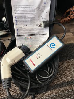 Nissan leaf electric car charger with bag and manual.