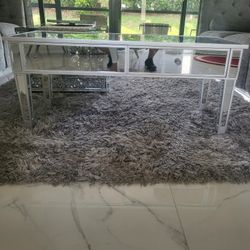 Coffee table mirrored