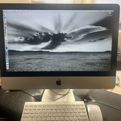 iMac 21 .5 Inch 2015 With The Keyboard 